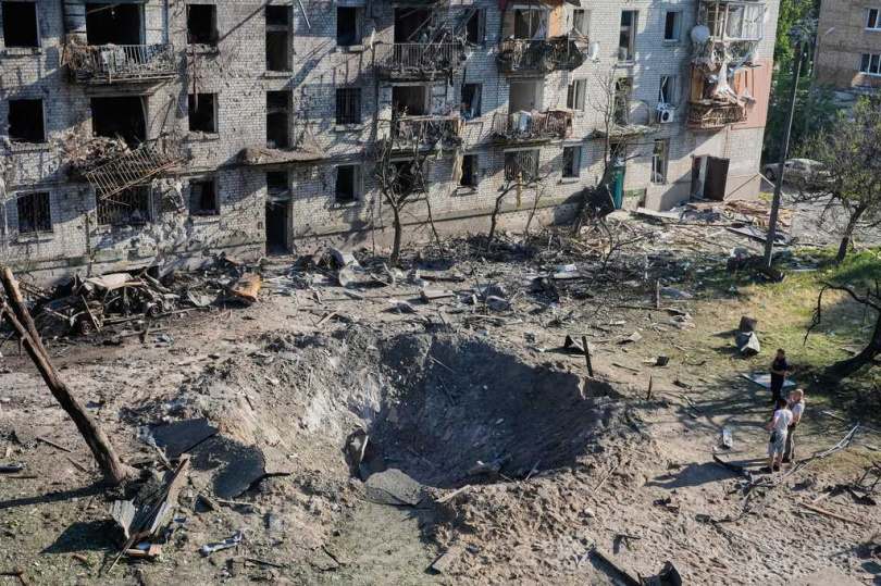 俄羅斯2日凌晨對烏克蘭首都基輔（Kyiv）發動數百架無人機與數十枚飛彈攻擊，造成至少27人死亡、數十人受傷。（圖／達志／美聯社）