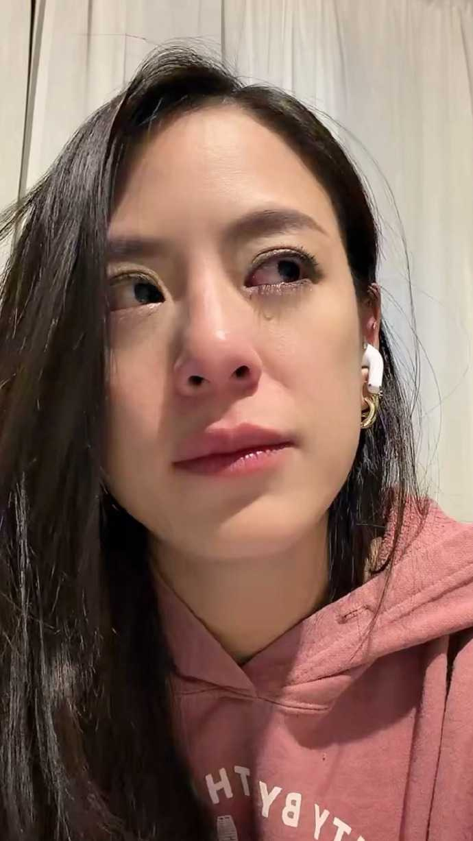 江語晨直播落淚。(圖/翻攝微博/江語晨)