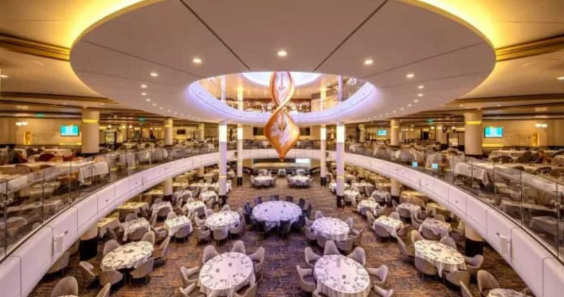 海洋光譜號，全球各地美⻝的餐廳。（圖／皇家加勒比郵輪提供）