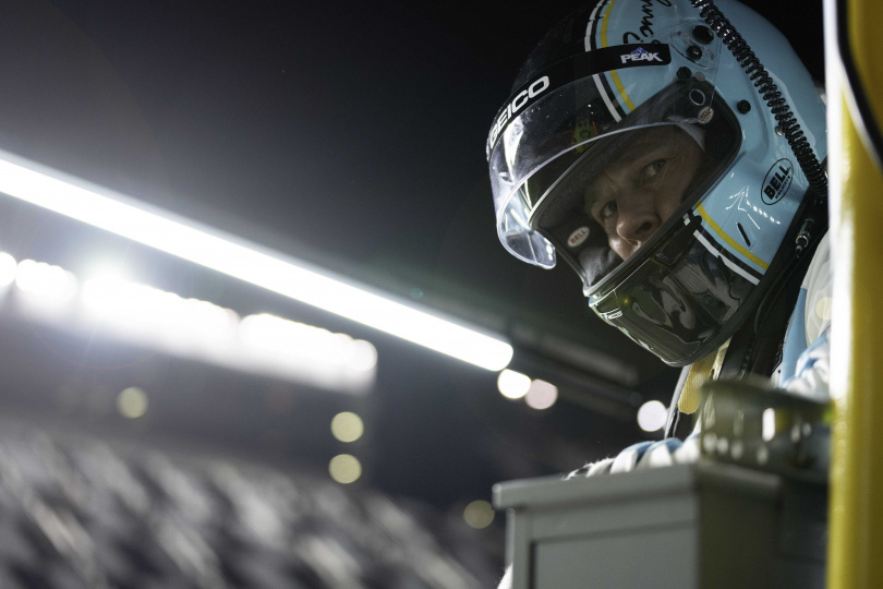 布萊德彼特在《F1電影》賽車戲碼全都親自上陣，抵抗可怕的5G重力。（圖／華納兄弟提供）