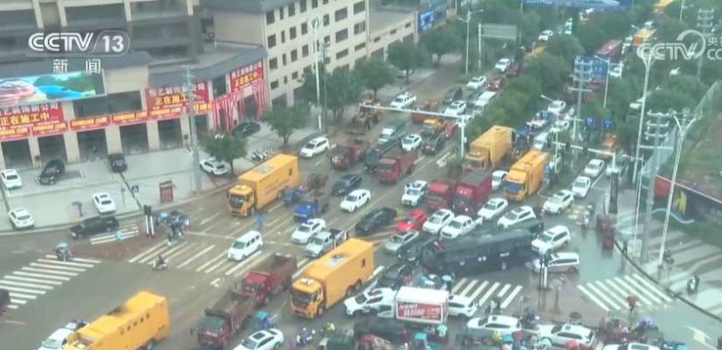 大陸貴州省榕江縣緊急組織撤離轉移群眾共4萬1574人。(圖/翻攝自央視)