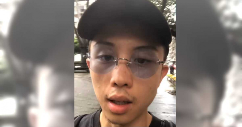 孫安佐滿臉鬍渣走在街上