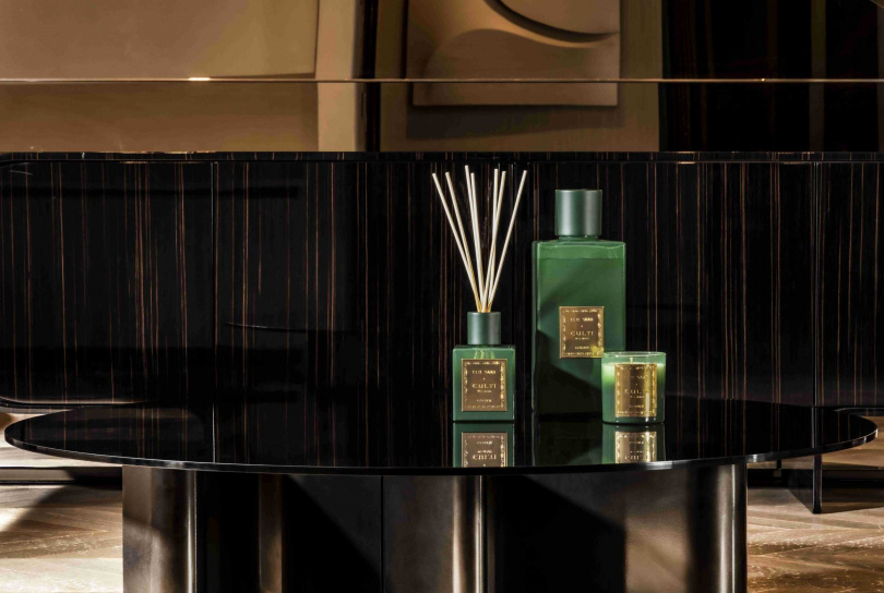 CULTI MILANO × ELIE SAAB「GOLDEN」裝飾系列擴香 500ml / 4,500元、2700ml / 21,000元,香氛蠟燭 270g / 2,400元