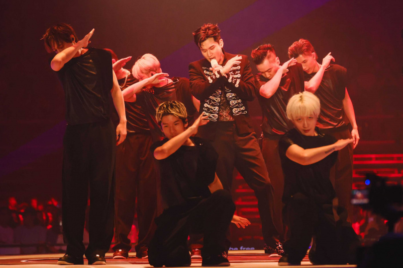 周興哲透露自己這幾天喉嚨發炎,演出前一天持續打針、吃藥,直到昨天早上仍一度「失聲」。(圖/星空飛騰提供)