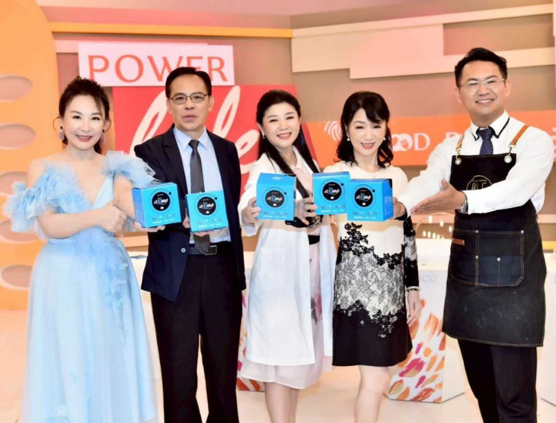 右到左：陳力瑜／節目主持人、林紫貴／滙豐生技總經理、高御書／營養師、諸蕙媛／穎達開發總經理、陳慶錄／金牌咖啡師。（照片提供／健康最前線）