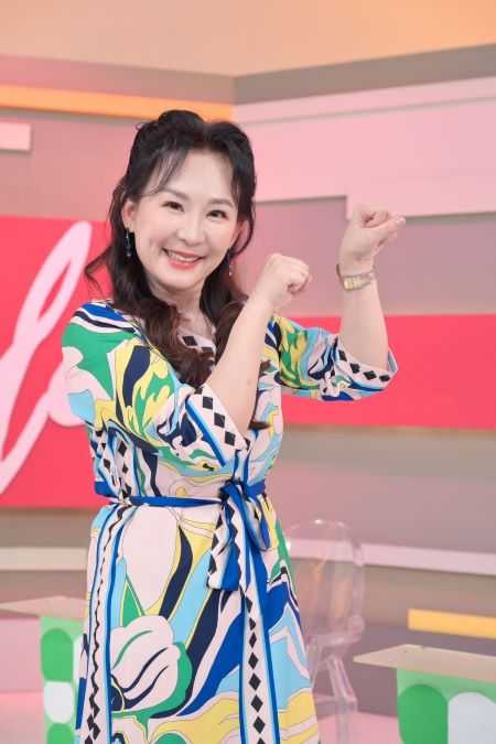 陳力瑜自從主持健康節目之後，越來越年輕充滿活力。（照片提供／健康最前線、拍攝／湯敬全）