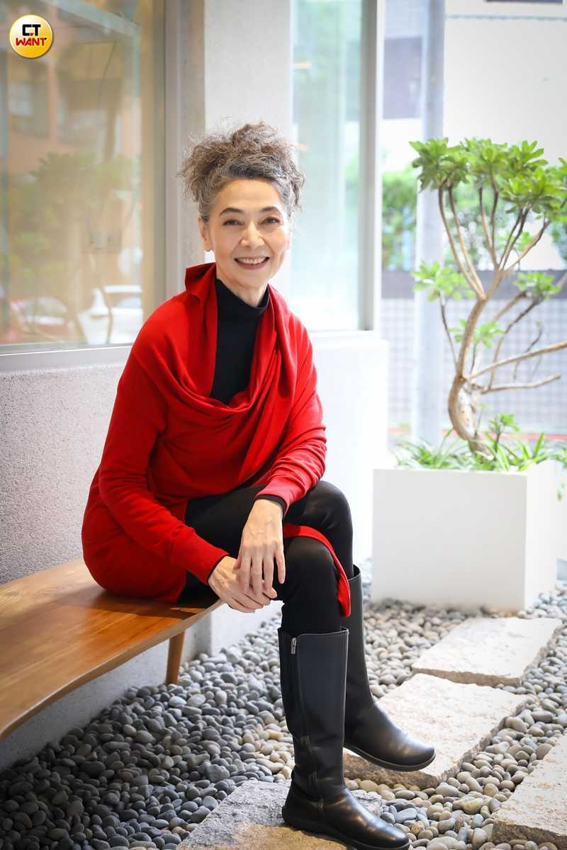 從小愛唱歌的賴佩霞真的以歌手身分出道。（圖／侯世駿攝）