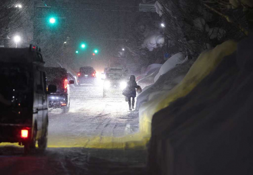 學校與商店因大雪關閉，民生運作受創。
