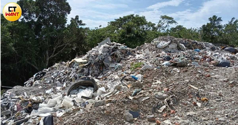 各地「垃圾清運」往往掀角力，期間環保蟑螂問題更是時有所聞。（示意圖／顏瑋辰攝）