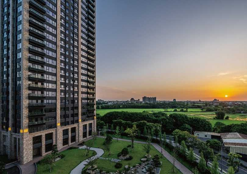 中悦推出「HLA．悦」與「HLV．栢」整合出近5,853坪壯闊街廓，大基地、百坪規格成為企業主長期資產配置首選。（圖／業者提供）