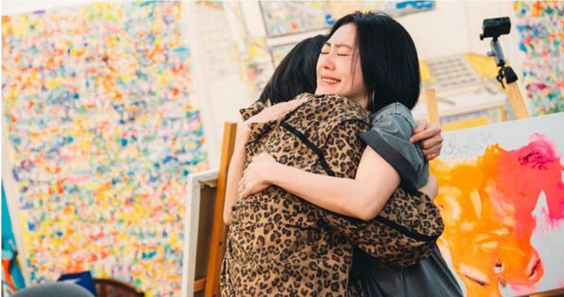 曲家瑞與小S重逢緊擁，真情流露感動觀眾。（圖／翻攝自臉書，曲家瑞）