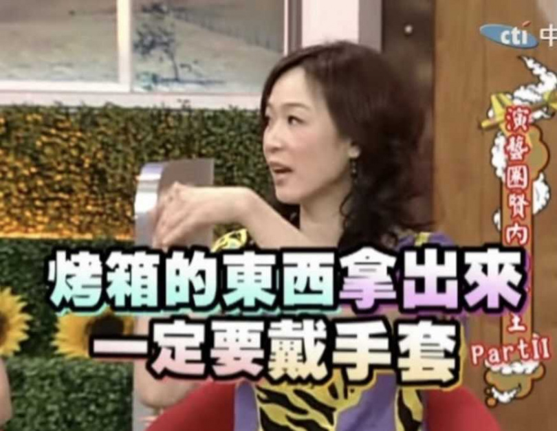 徐薇的哏圖至今在網路上流傳。（圖／翻攝YouTube／康熙來了）