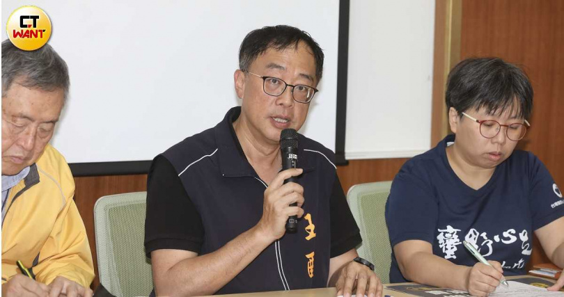 家長團體擔憂，正式教師甄選找不足老師，代理老師甄選也招不到老師，為解決師資不足難題，是否未來師資標準會越放越寬。圖為台灣家長教育聯盟理事長王醒之。（圖／CTWANT資料室）