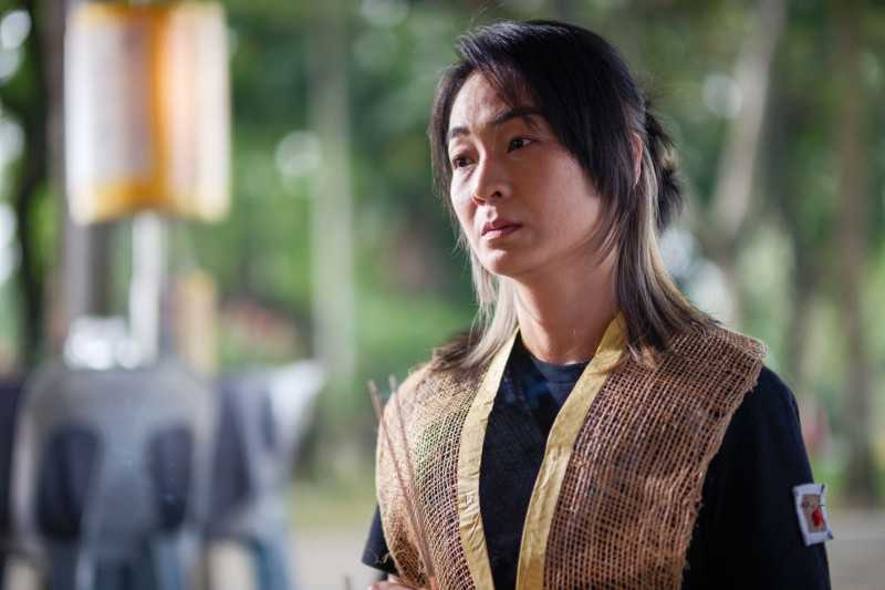 陳雪甄在《人生海海》飾演馬來西亞女子「水雲」，不但夾在兄弟之間，還得扛起照顧父親的重任。（圖／甲上娛樂提供）