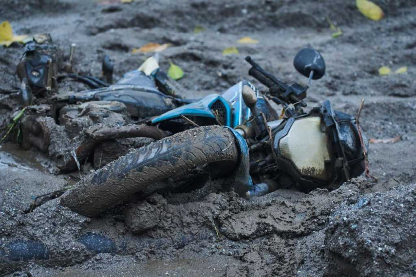 西藏吉隆口岸與尼泊爾邊境26日爆發嚴重洪水、土石流災害,造成至少270人死亡、逾1300人失蹤。
