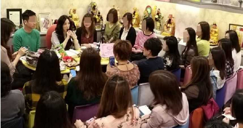 沈嶸遭控煽惑旗下學員借貸入股魔法學院,不少人因此背負債務。(圖/翻攝臉書)