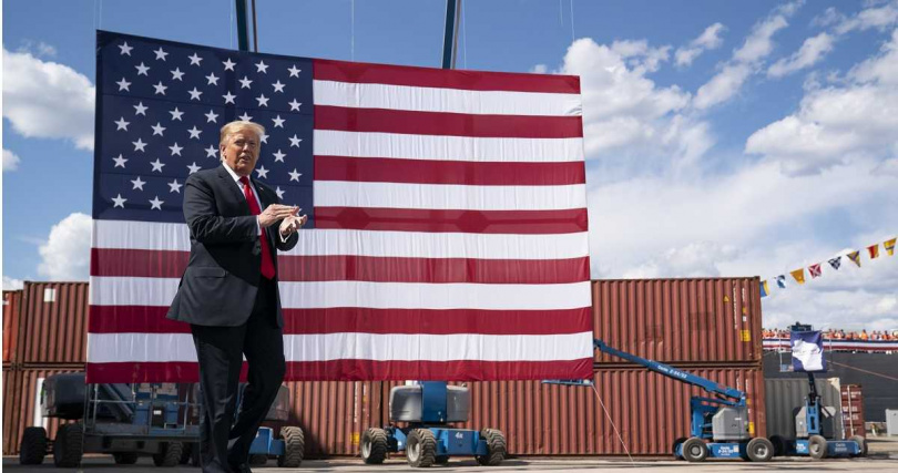 美國總統川普預計下周將宣布對多國徵收對等關稅的計畫。(圖/達志/美聯社)