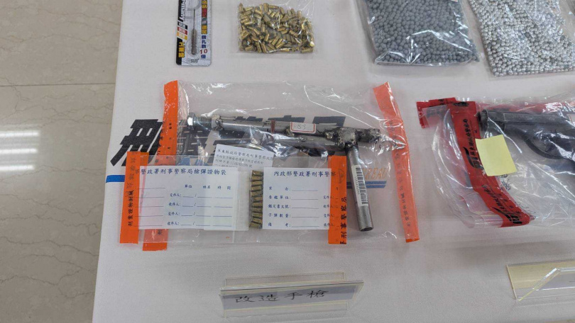 屏東一名蔡姓男子為避免於毒品交易中遭到黑吃黑，還自焊改造槍。（圖／翻攝畫面）
