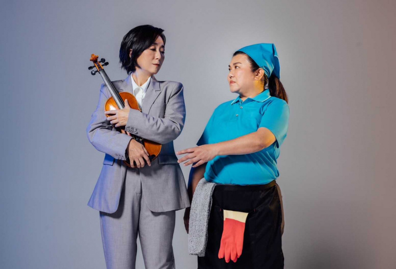 黃韻玲（左）、林美秀（右）在《人間條件四》中飾演姐妹。（圖／綠光劇團提供）