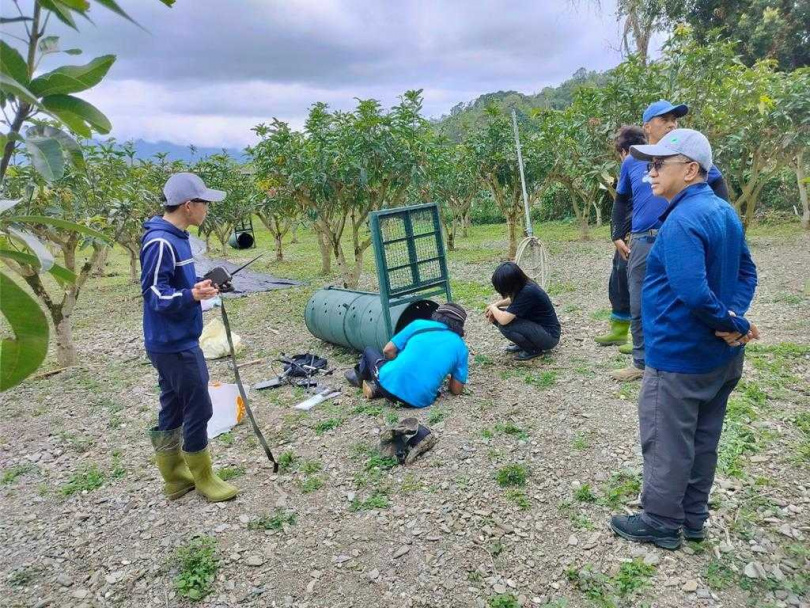 去年野放的台灣黑熊「達古阿里（Da qu-ali）」近日現身在花蓮玉里鎮源城里，林業及自然保育署花蓮分署將誘捕檢查牠的身體狀況。（圖／林業及自然保育署花蓮分署提供）