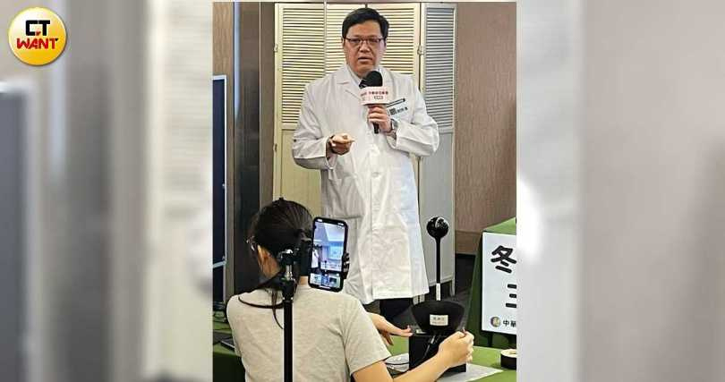 台北市立聯合醫院林森中醫昆明院區副院長邱榮鵬。(圖/林則澄攝)