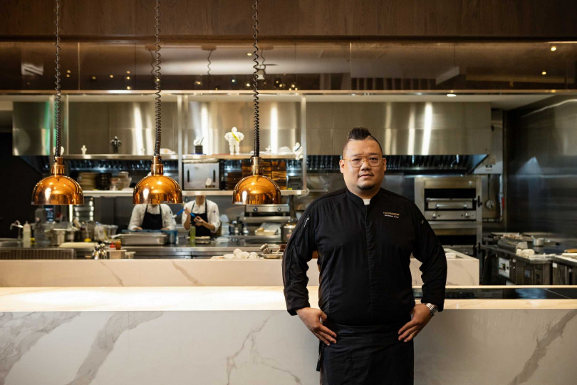 有「牛排獵人」之稱的行政總主廚凌維廉認為澳洲草飼牛有許多充滿個性的品牌，亦驚豔於銅樹農場草飼老乳牛的純淨風味。（圖／國賓大飯店提供）