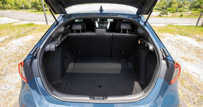 後車廂空間,展現其掀背車型的實用性與寬敞的置物容量。(圖/劉耿豪攝)