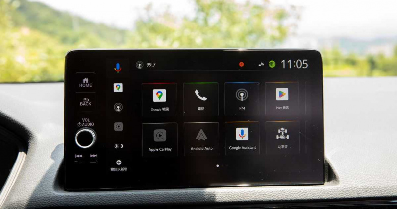 9 吋懸浮式多媒體螢幕整合了Apple CarPlay、Android Auto、Google 地圖與 Honda CONNECT 系統,讓駕駛與乘客享受便利又智慧的車內互動體驗。(圖/劉耿豪攝)
