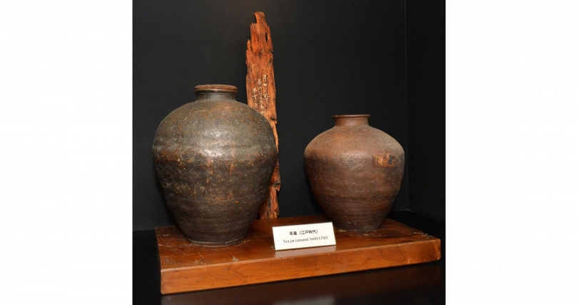 江戶時期運送茶葉呈獻將軍家的「茶壺」其實是華人世界所熟悉的「陶甕」。（圖／吳德亮攝）