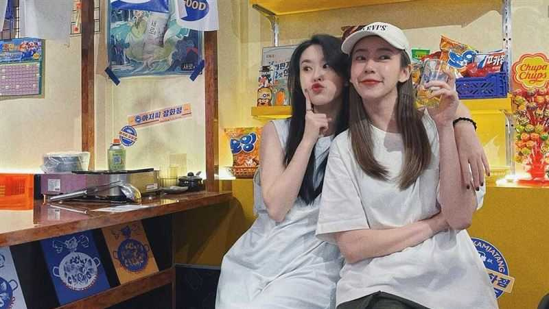 陳天仁(右)、邱偲琹曾經是好姐妹。(圖/翻攝自邱偲琹IG)