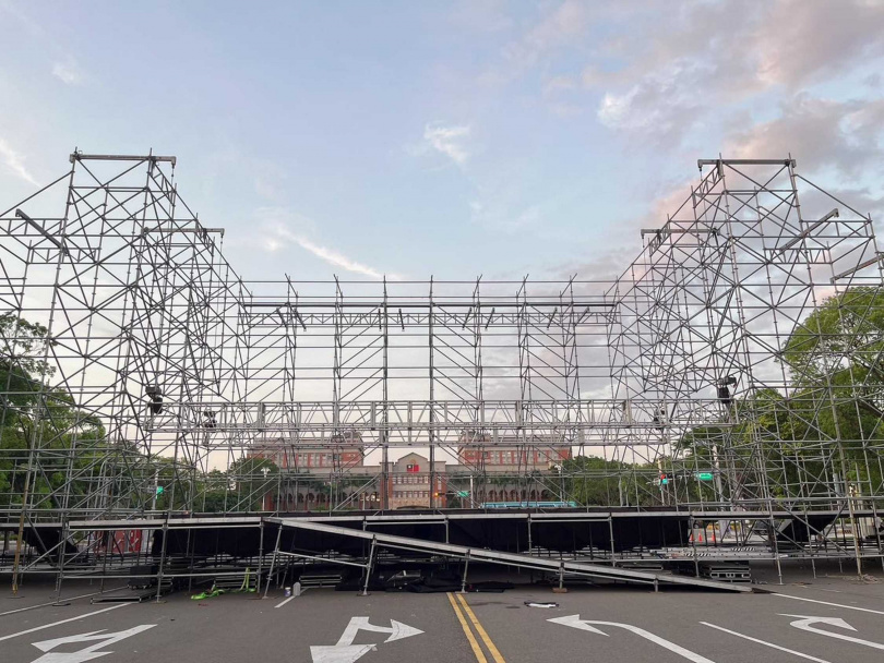 新竹縣長楊文科（圖）關心紙風車劇團演出場地布置，但配文卻挨地方批有「收割」之感。（圖／翻攝自楊文科臉書）