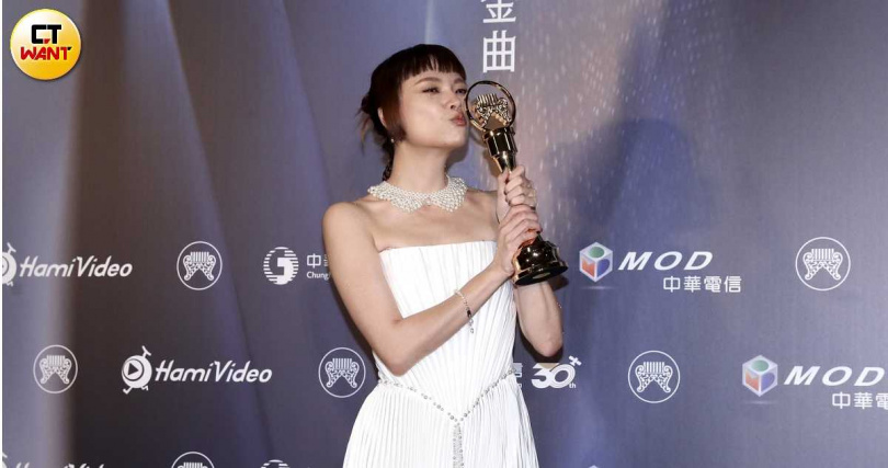 吳蓓雅開心能用獎金付房租。（圖／本刊攝影組）