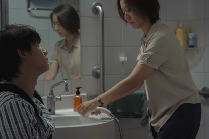 國片《有用的人》李芸嬋導演勇奪「2026釜山國際影展」主競賽單元最佳導演獎。(圖/高二電影股份有限公司提供)