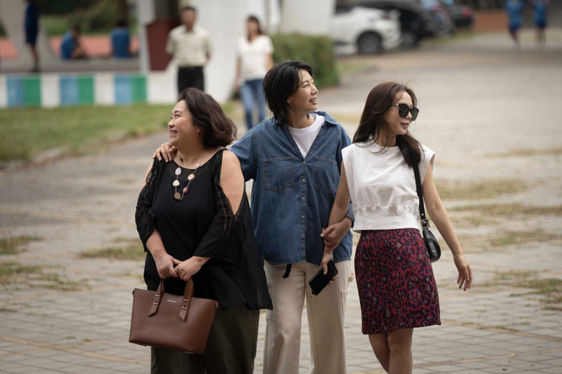 劇中「三金姊妹花」的友情讓人笑出眼淚，左起鍾欣凌、丁寧、孫淑媚。（圖／公視台語台、華視提供）