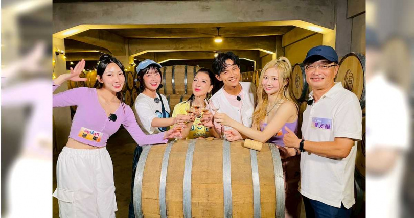 檸檬（左起）、籃籃、楊繡惠、阿翔、秀秀子與職人。（圖／民視提供）