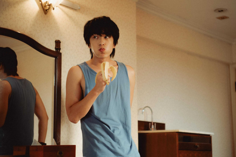 曾敬驊在《我家的事》為求畫面真實，吃香蕉吃到吐。（圖／牽猴子提供）