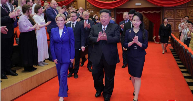 金正恩近年出席各種國際場合，身邊幾乎都有女兒金主愛同行。（圖／達志／路透社）
