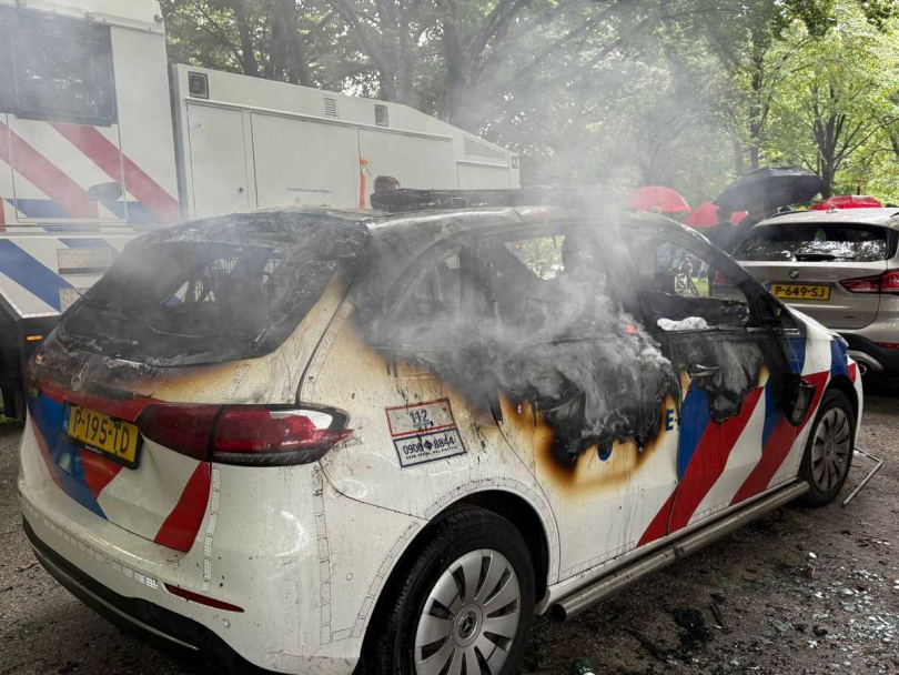 荷蘭海牙爆發反移民示威暴動。（圖／翻攝自社群網站X @PopularFront_）