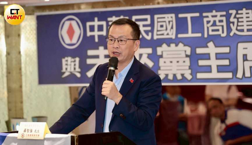 網路聲量頗強的國民黨立委羅智強（圖）在本次黨主席改選中聲勢頗大，可惜在最終選戰因前二名候選人選情拉鋸，似乎遭到了邊緣化。（圖／黃耀徵攝）