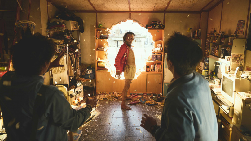 戴立忍(中)在《功夫》中造型面目全非,飾演身懷蓋世武功的神秘大師。(圖/麻吉砥加提供)