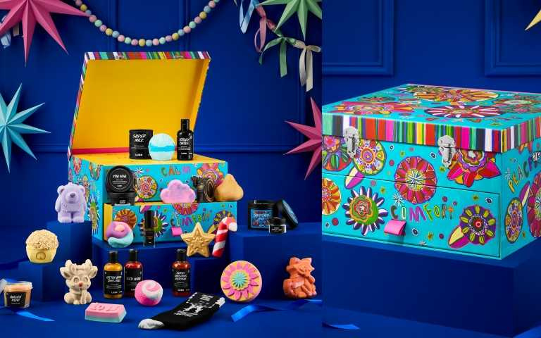 LUSH聖誕月曆禮盒（11,000元），含25款純素正貨、10款限定新品，由倫敦藝術家 Shruti Gadhvi 繪製插畫，充滿手作感與節慶能量。。（圖／品牌提供）