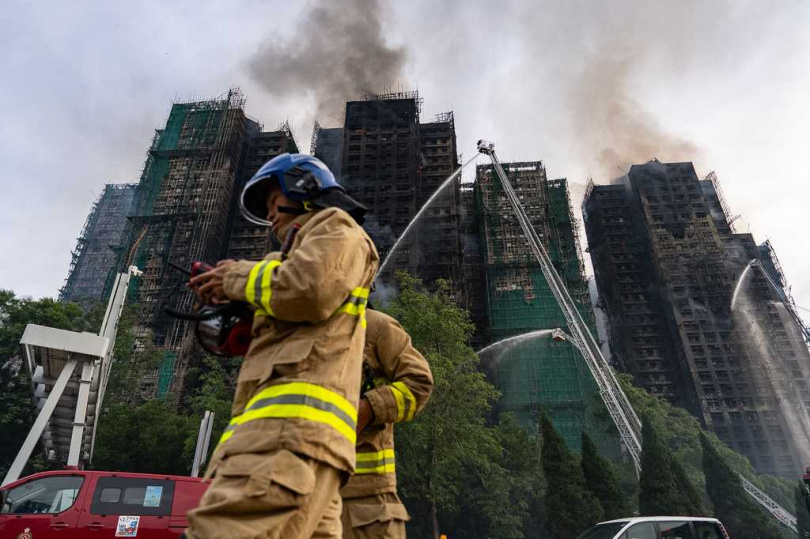 香港新界大埔區宏福苑昨（26日）發生香港回歸以來第2宗且最嚴重的五級火警。（圖／達志／美聯社）