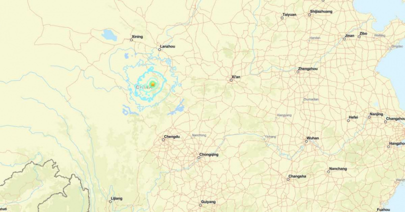 震央位於青藏高原地質活躍帶，屬印度板塊與歐亞板塊碰撞帶一環。（圖／USGS官網）