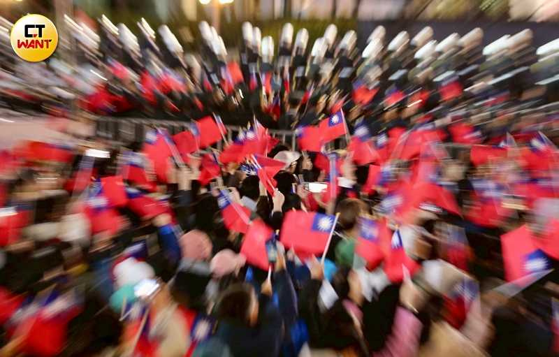 民進黨民調顯示,賴政府賴在民生、國防與外交等施政面向皆獲過半支持。(圖/黃耀徵攝)