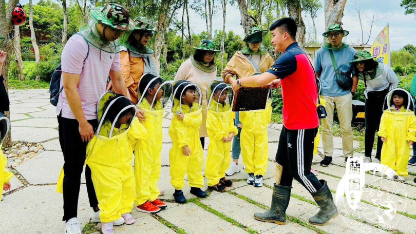 蘭園養蜂場舉辦不少親子親近蜜蜂的活動，也被列入食農教育中重要的一環。（圖／翻攝自蘭園養蜂場臉書）