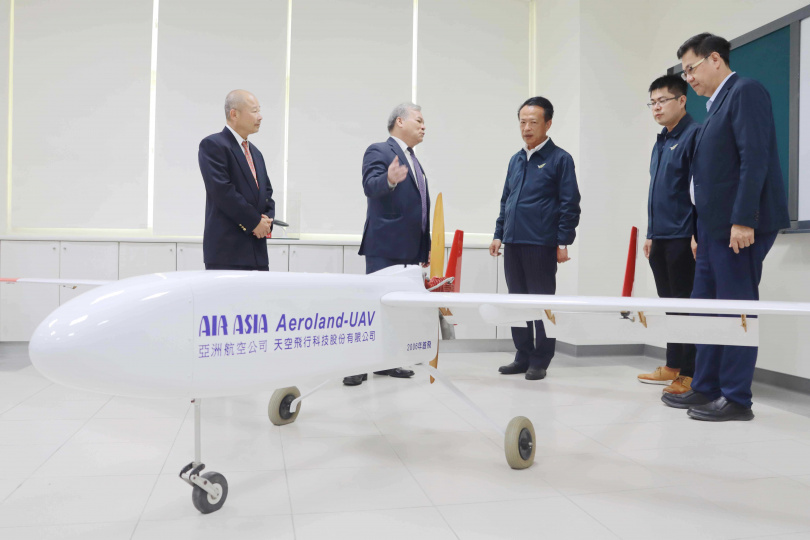 無人機產業已被列為台灣重點發展項目，圖為2023年4月26日亞洲航空股份有限公司進駐亞洲無人載具 AI 創新應用研發中心。（圖／報系資料照）