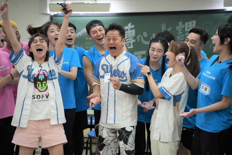 徐乃麟攜手張文綺、林莎主持。（圖／東森提供）