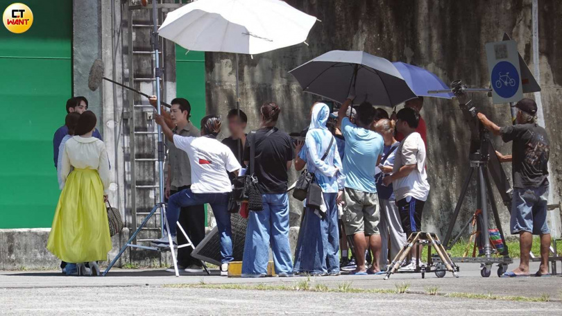黃少祺、李家慶、華千涵和江祖平這劇中的一家人，正上演「一家團聚」的戲碼。（圖／本刊攝影組）
