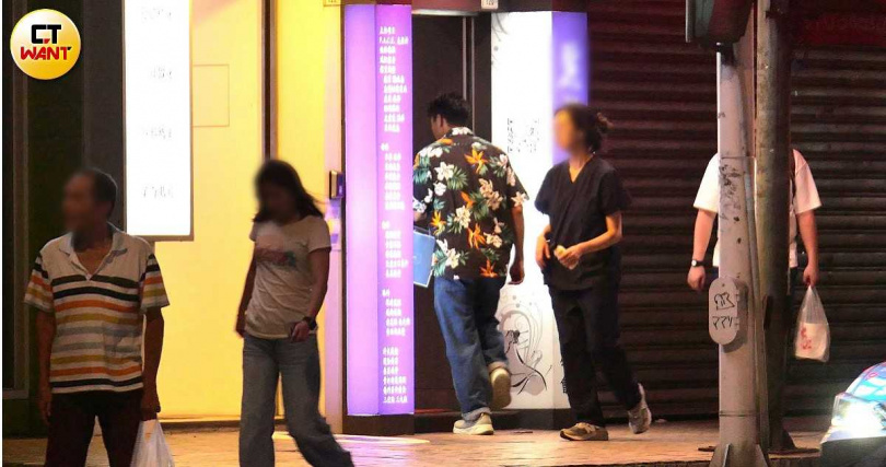 和朋友分開後,威廉前往中醫診所,待了一小時半才離開,並驅車回到疑似新租屋。(圖/本刊攝影組)