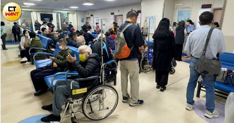 台灣邁入高齡化社會，不少人鰥寡一生，無後代者財富可以由兄弟姊妹繼承，這讓不少手足緣淺的人表達抗議。（示意圖／方萬民攝）